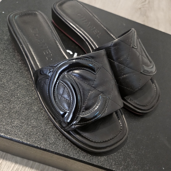 CHANEL Sandals with dustbags. Authentic - Picture 2 of 6